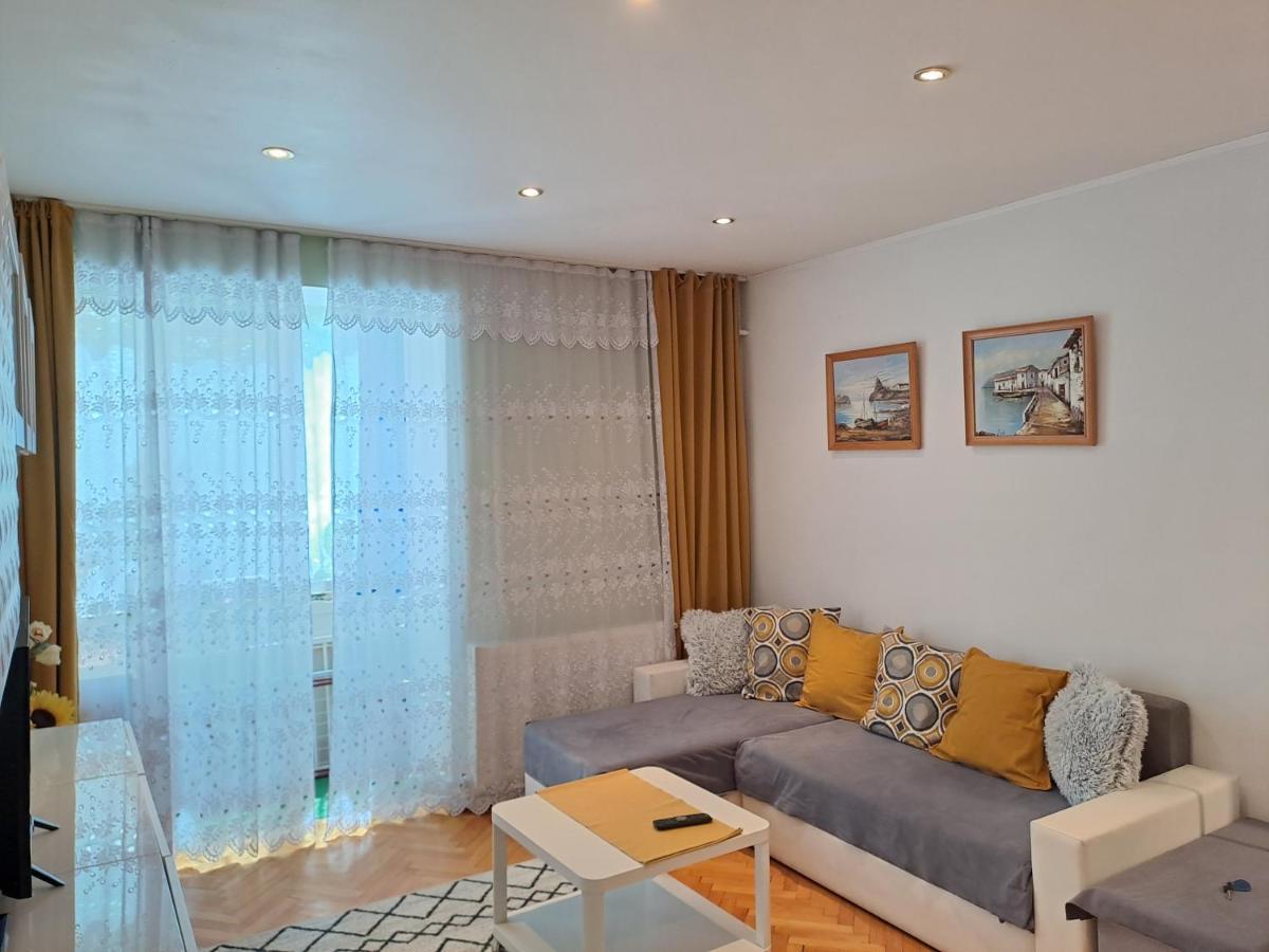 Blue Sky Apartment Ploieşti Eksteriør billede